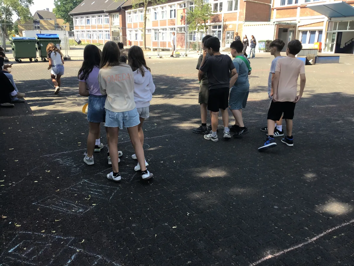 Bewegte Mathematik auf dem Schulhof