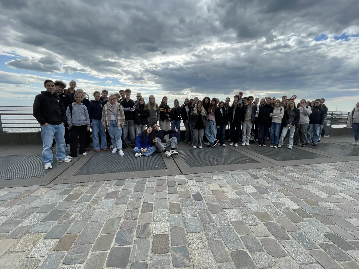 Austauschgruppe auf einer Aussichtsplattform in Bremen